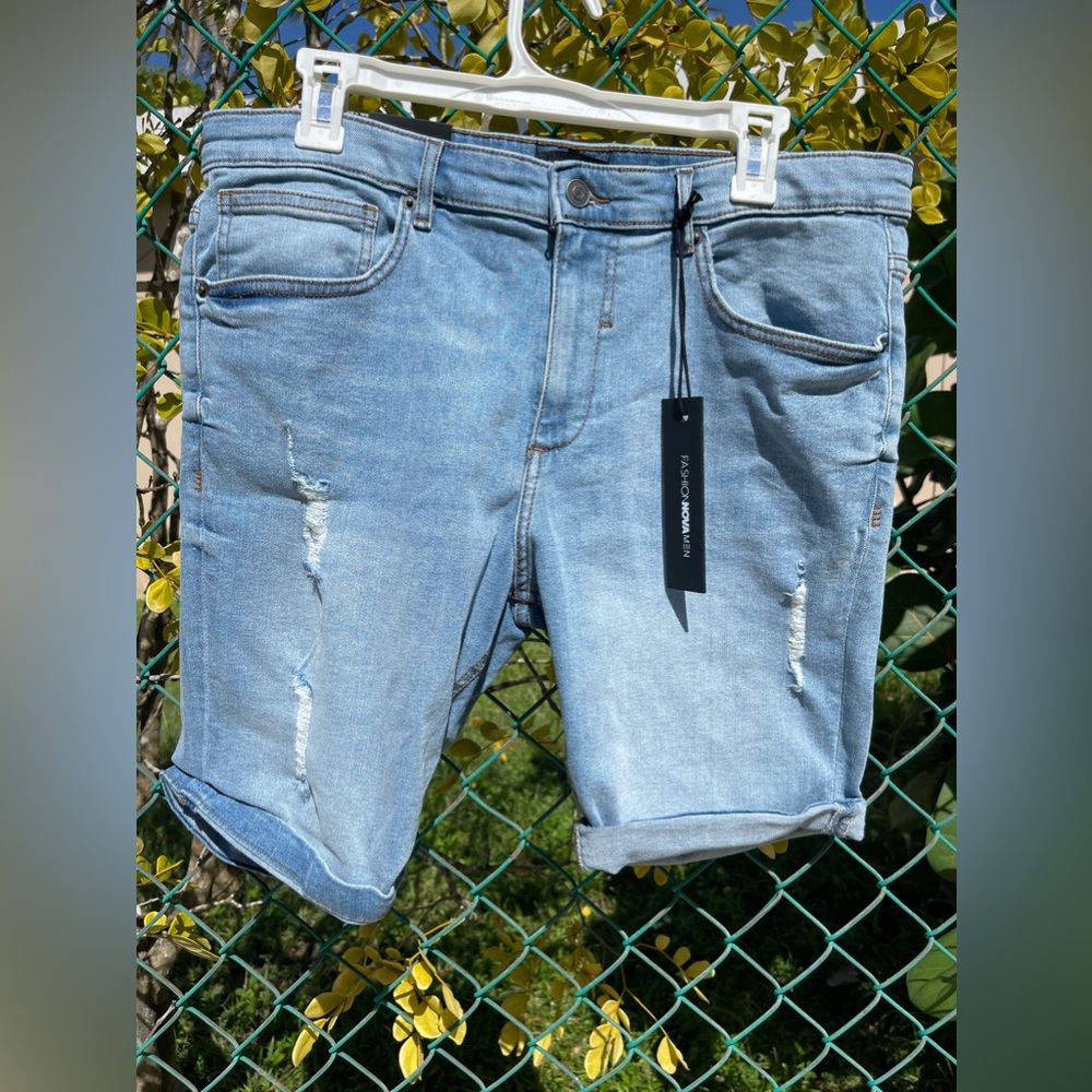 🛍 Light Blue Jean Shorts | New, never used 
$20.00 | Size 36
DM for more info📩